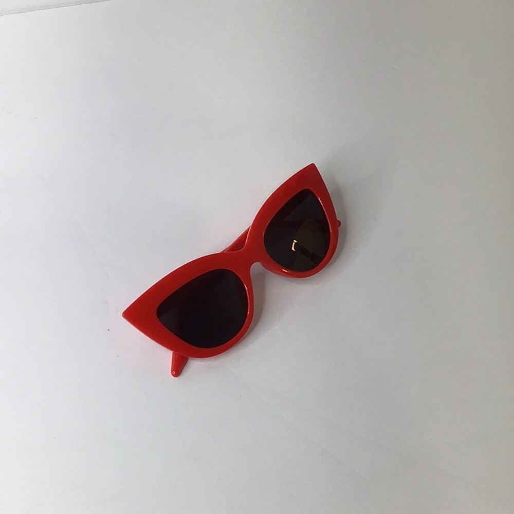 Cat eye sunglasses